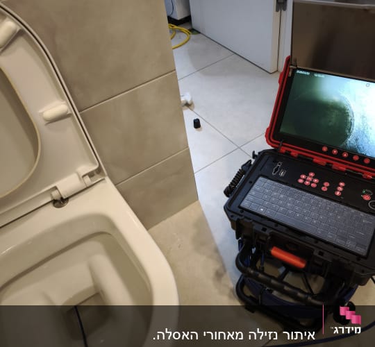 מצלמה לבדיקה בצנרת בשירותים